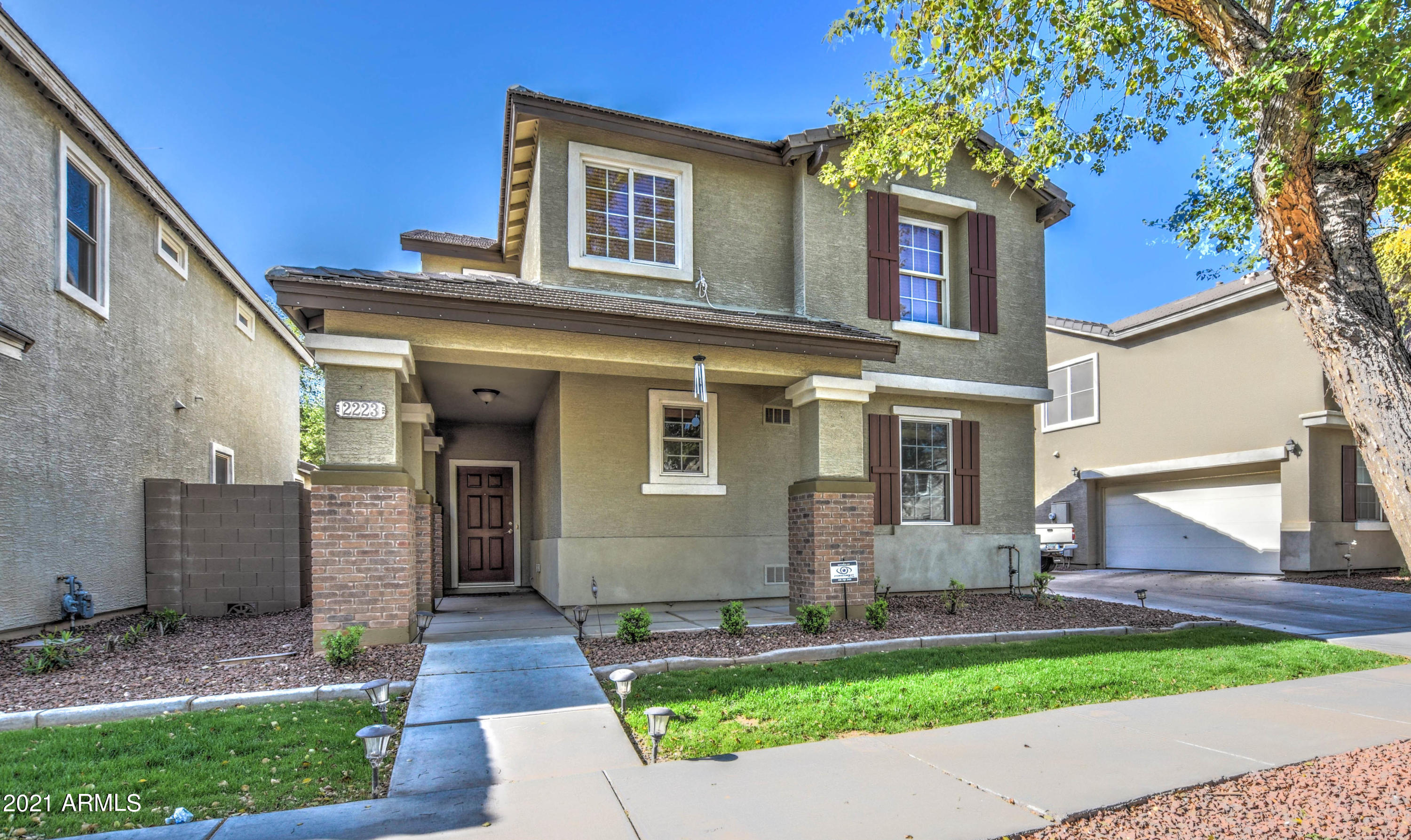 2223 East Fraktur Road Phoenix, AZ 85040 - Photo 4 of 45 FRONT 4