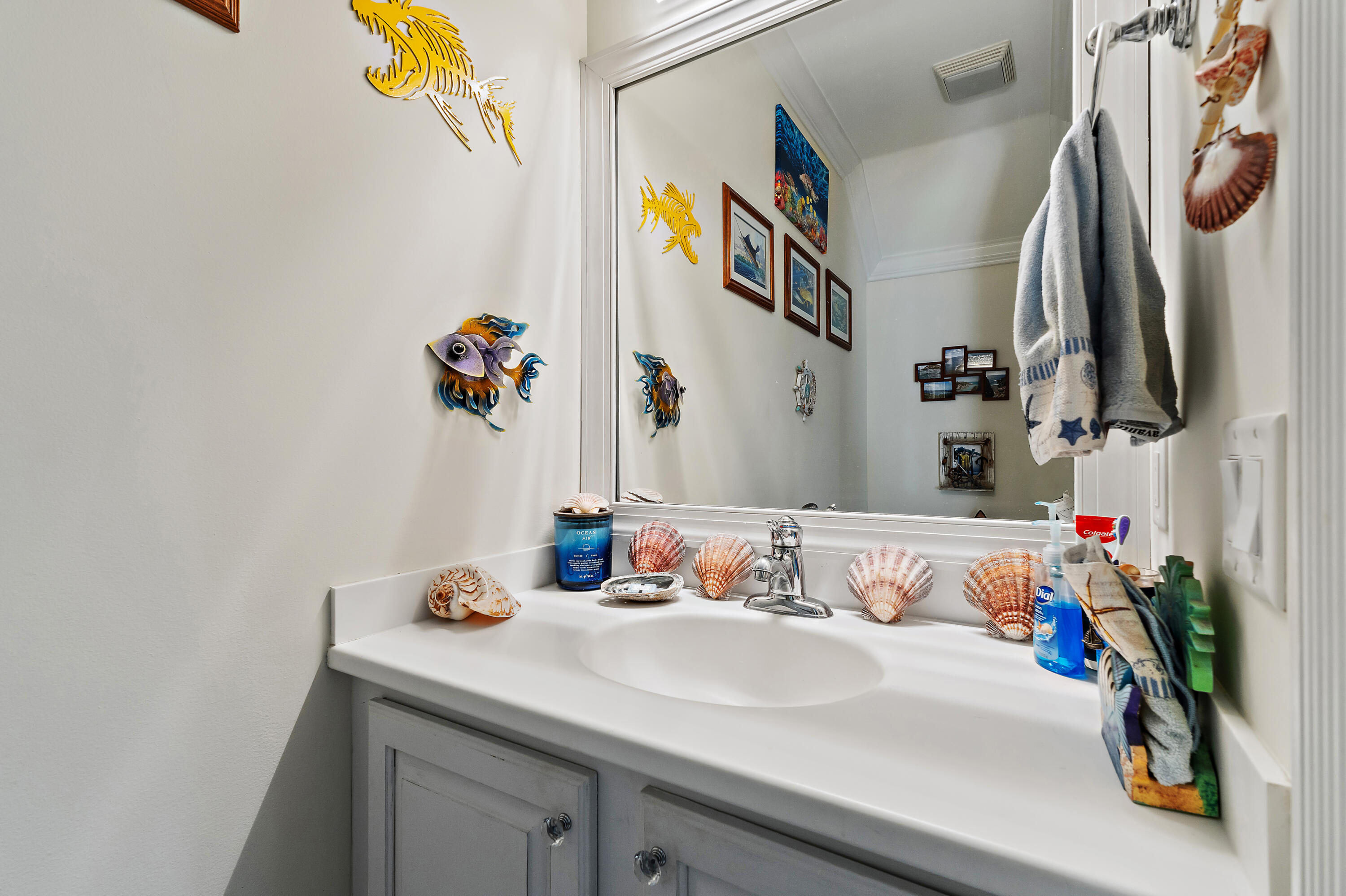 1302 Sunshine Drive Jupiter, FL 33458 - Photo 13 of 43 Powder Room