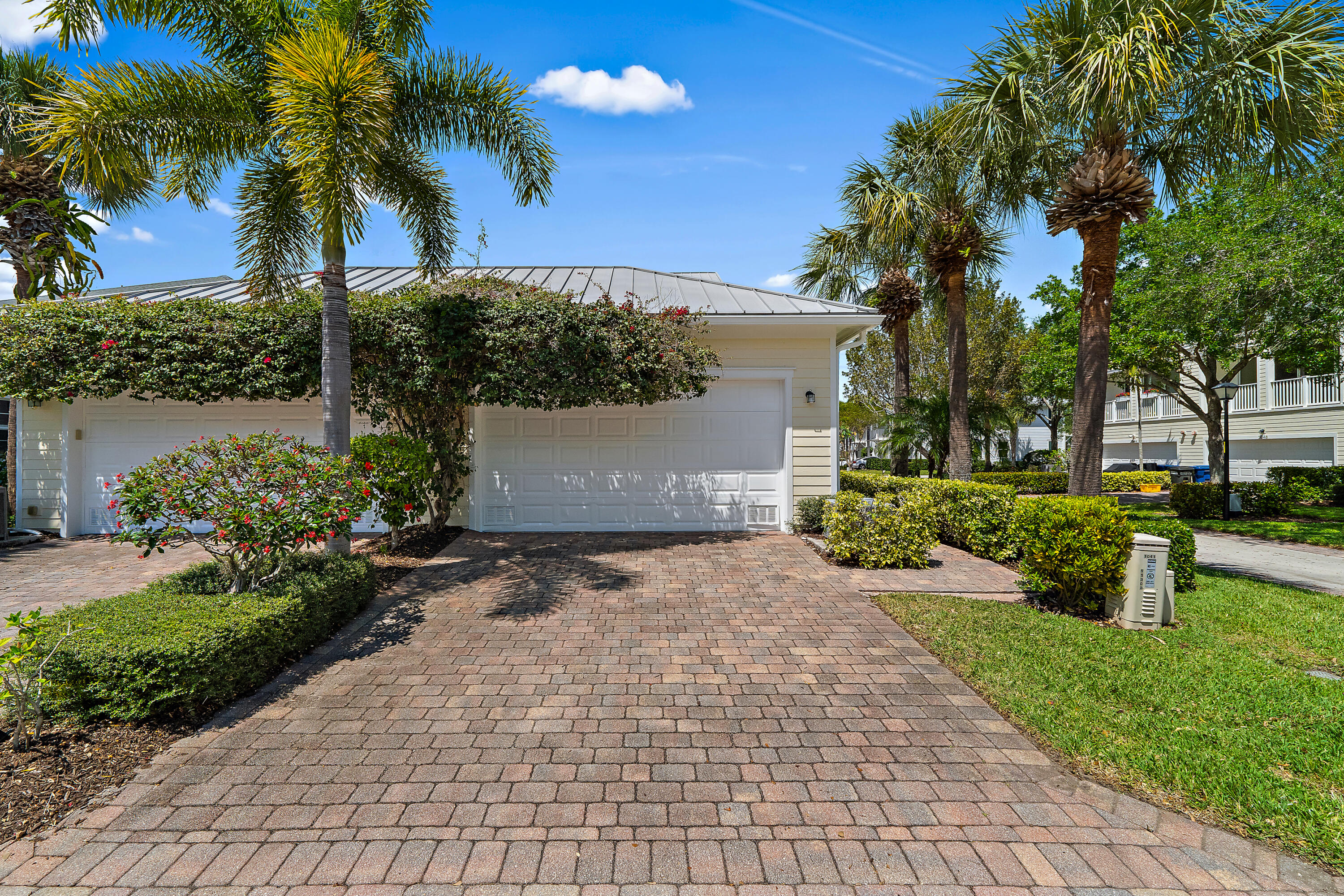 1302 Sunshine Drive Jupiter, FL 33458 - Photo 32 of 43 Long Driveway
