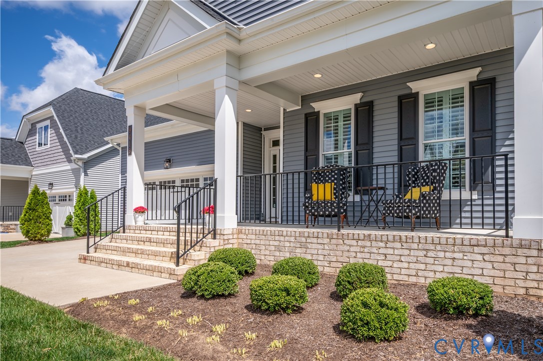 9419 Widthby Road Chesterfield, VA 23832 - Photo 3 of 40 Classic boxwood landscaping