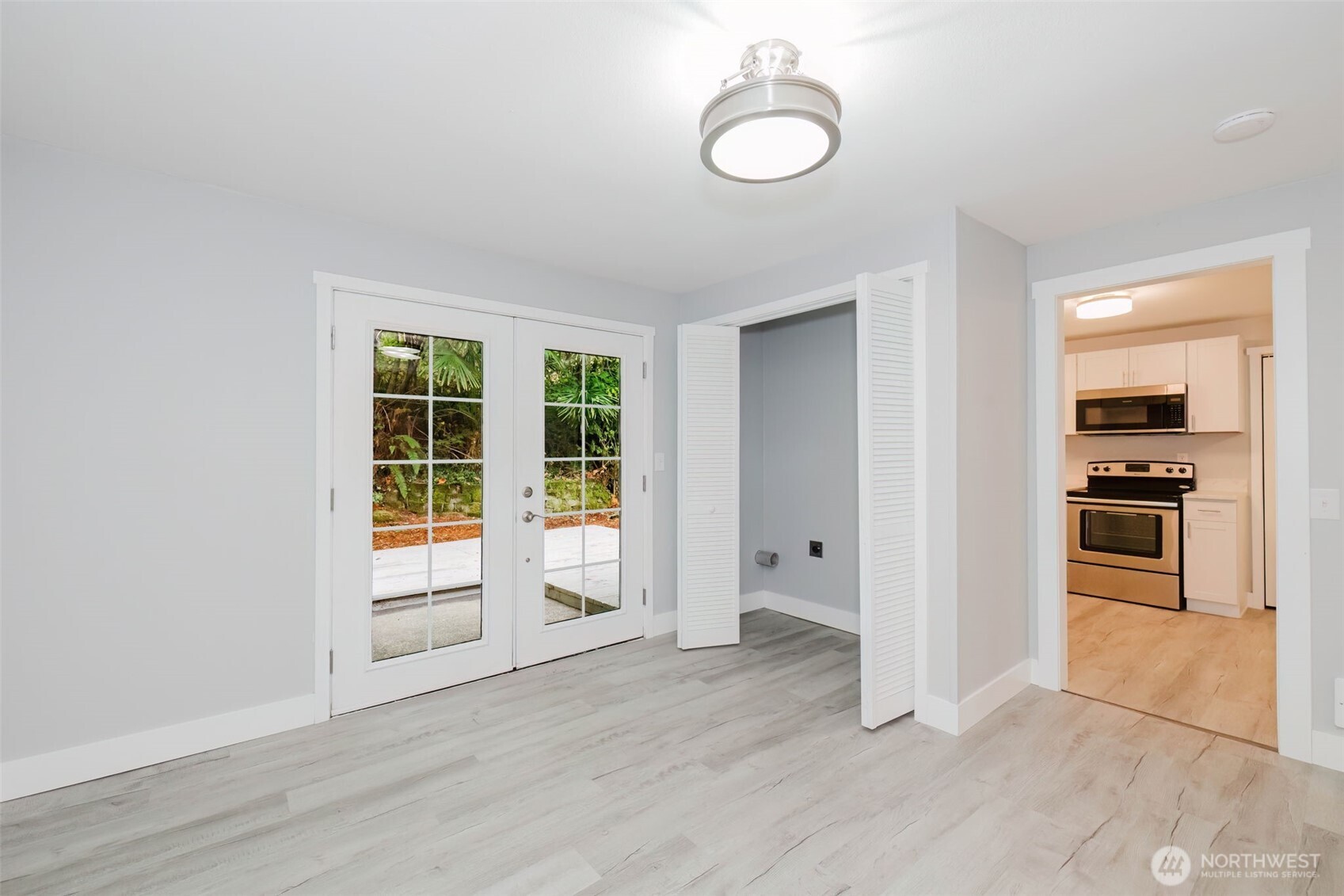 80 East Judy Lane Belfair, WA 98528 - Photo 21 of 40 an empty room with wooden floor and windows