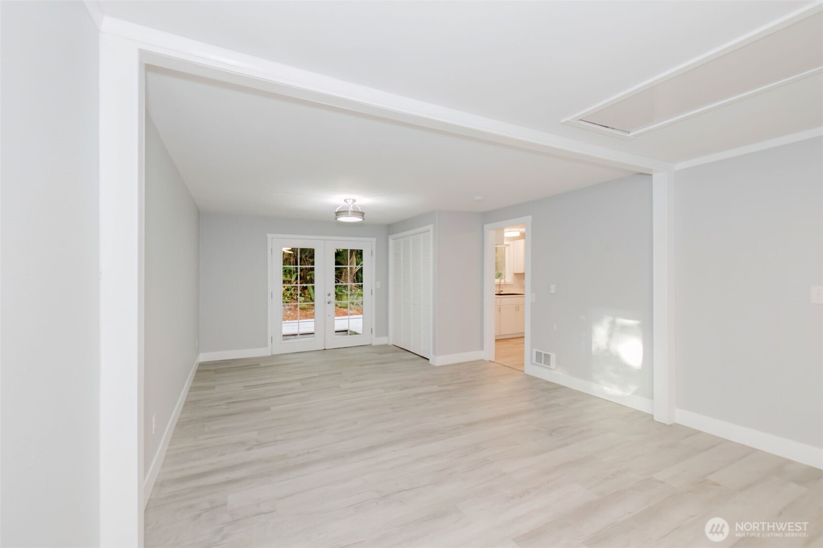 80 East Judy Lane Belfair, WA 98528 - Photo 30 of 40 an empty room with windows and entrance