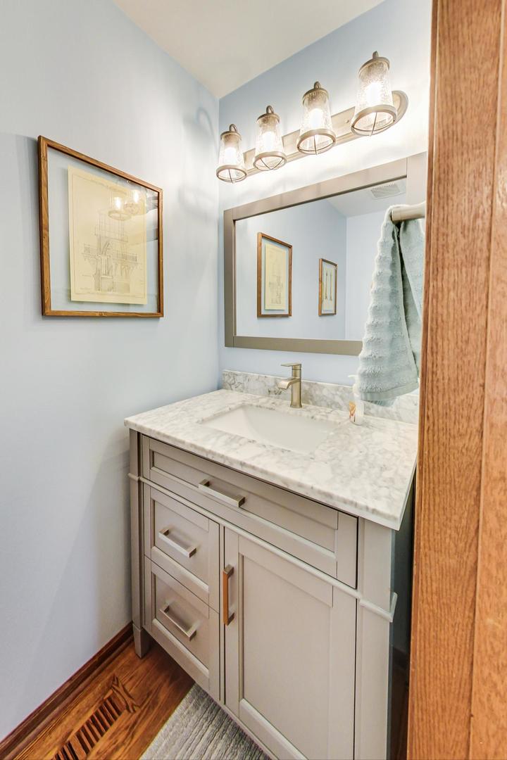 1174 Sweetwater Ridge Lake In The Hills, IL 60156 - Photo 15 of 44