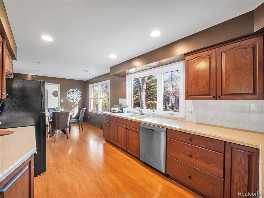 18551 Riverside Drive Beverly Hills, MI 48025 - Photo 15 of 58