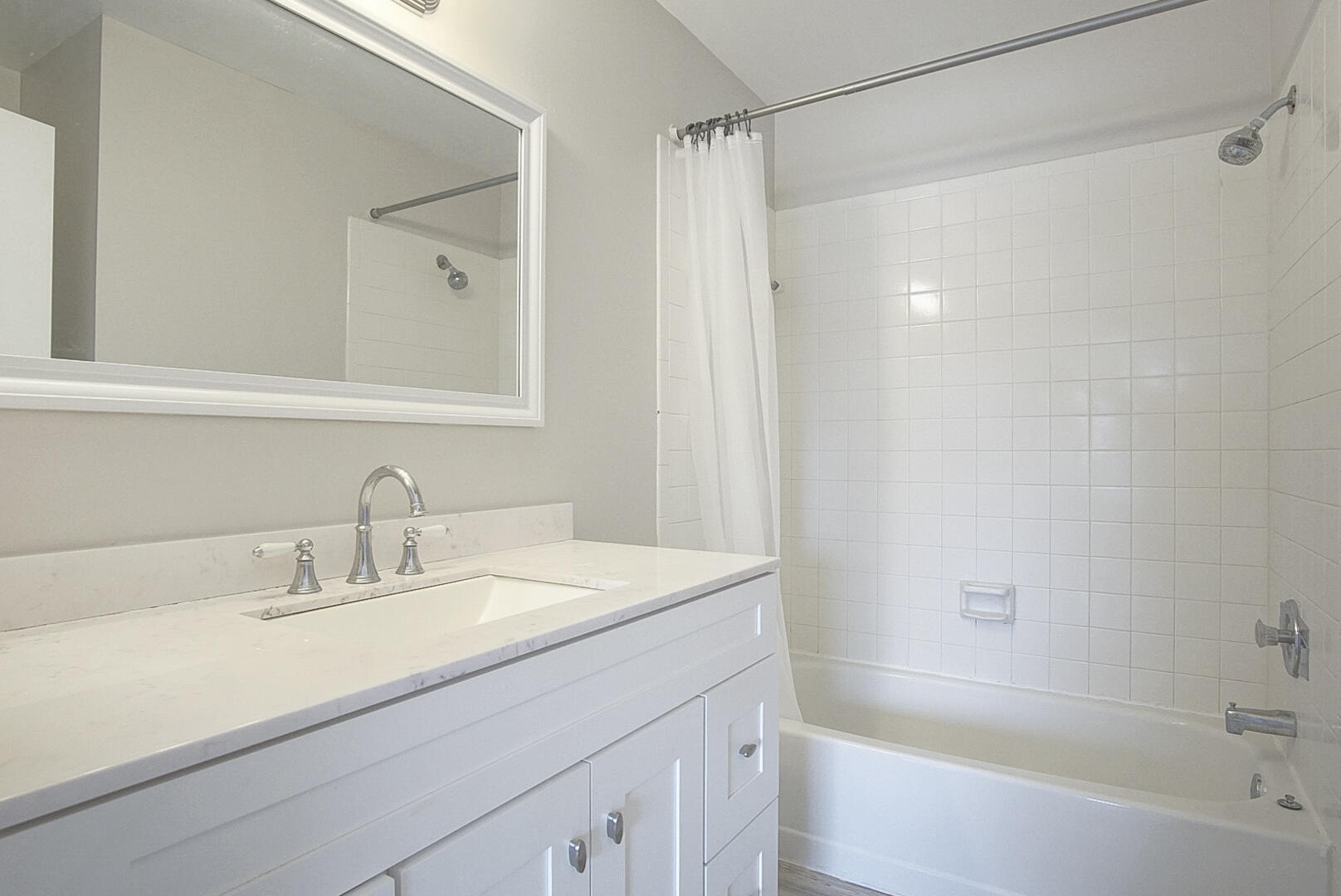 4206 Inlet Circle Greenacres, FL 33463 - Photo 14 of 30 a bathroom with a sink and a bathtub