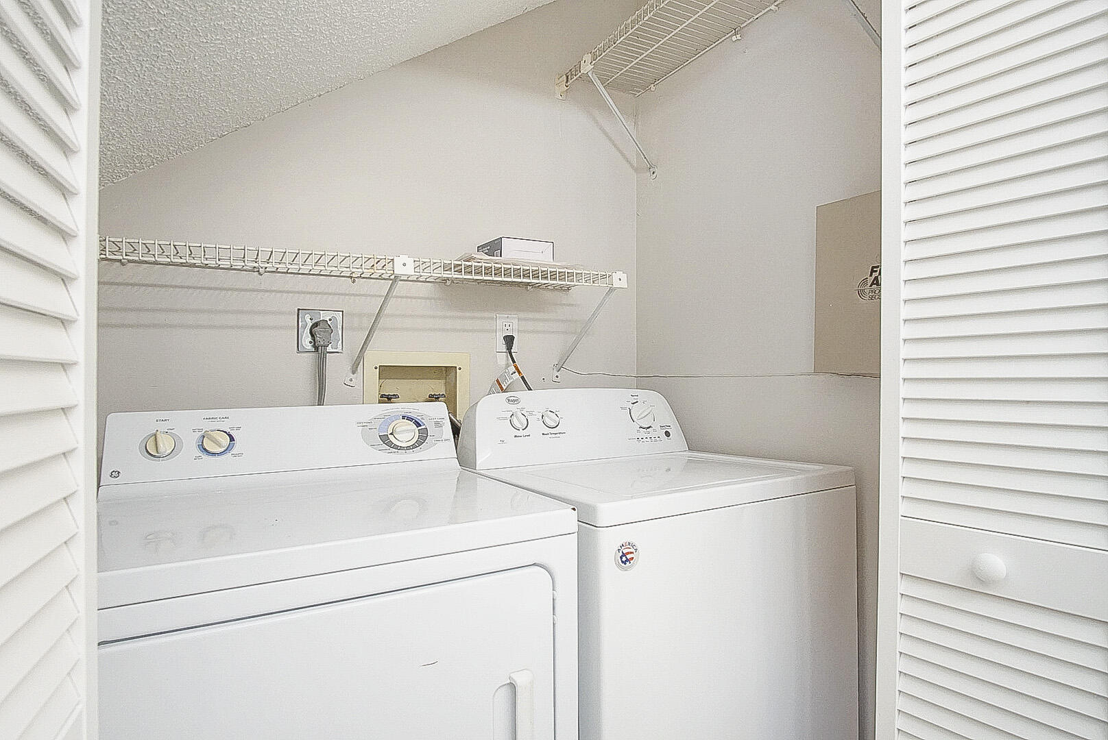 4206 Inlet Circle Greenacres, FL 33463 - Photo 8 of 30 a utility room with dryer and washer