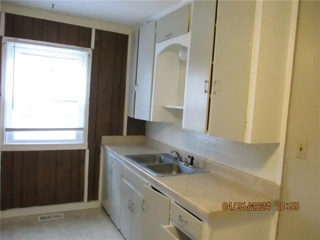 $725 | 1003 North 9th Street, Leavenworth, KS 66048