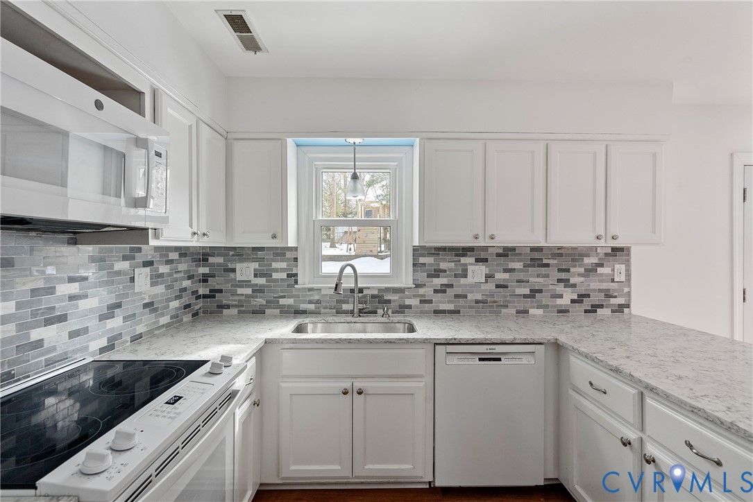 10723 Timberun Road Chesterfield, VA 23832 - Photo 5 of 32