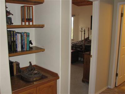 20164 Nicholas Road Prather, CA 93651 - Photo 27 of 67 Decorator nook in hallway