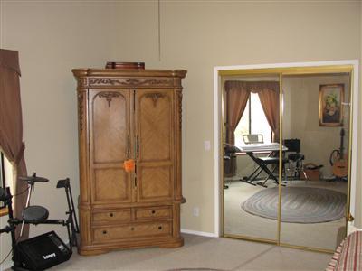 20164 Nicholas Road Prather, CA 93651 - Photo 33 of 67 Mirrored glass doors on closet