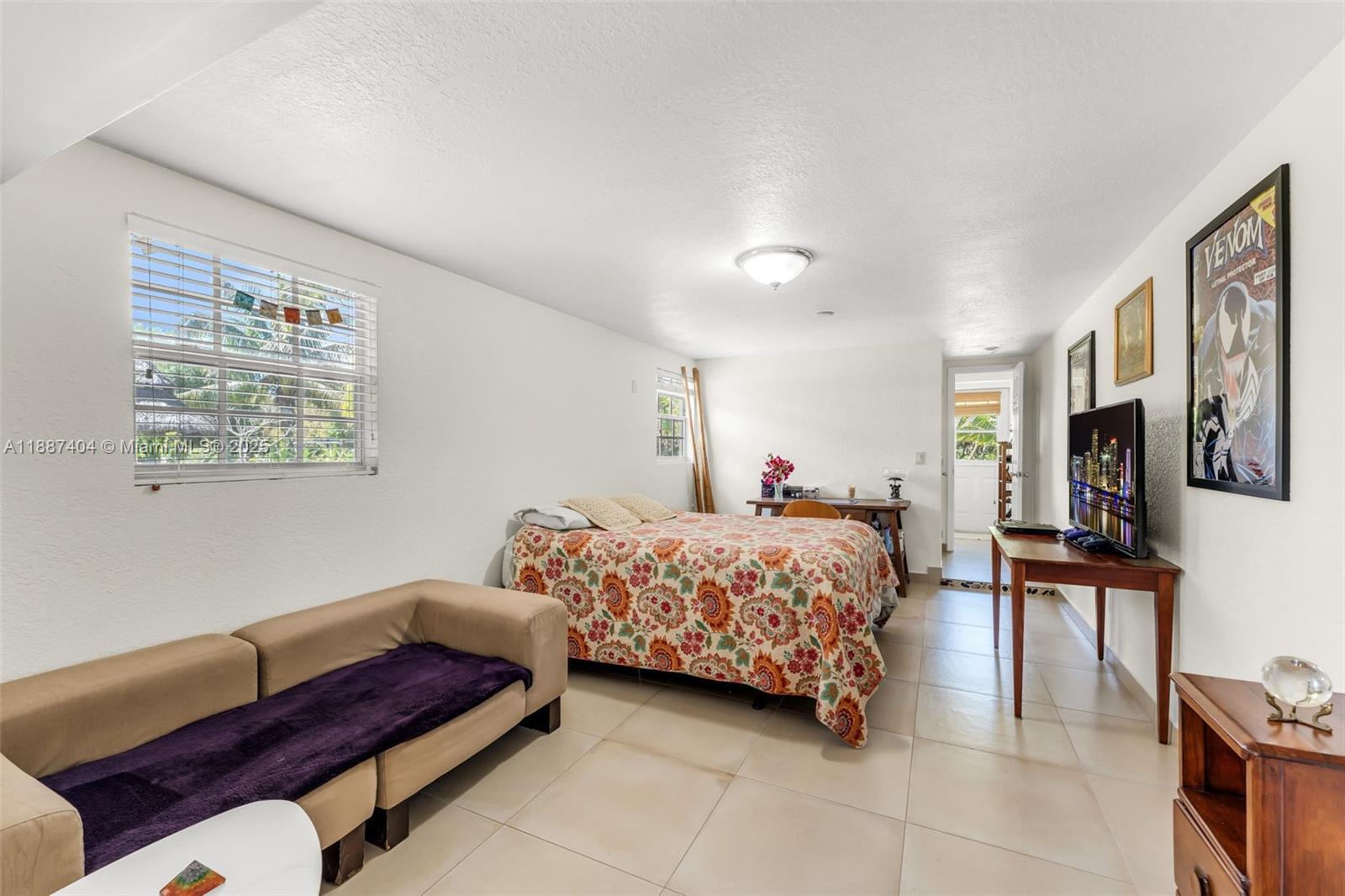 20230 Southwest 184th Street Miami, FL 33187 - Photo 15 of 42 ANOTHER VIEW OF THE CABANA SUITE WITH FULL BATH AND EXTERIOR PRIVATE ENTRANCE AS WELL AS ACCESS FROM FLORIDA ROOM, SEEN IN PREVIOUS PHOTO.