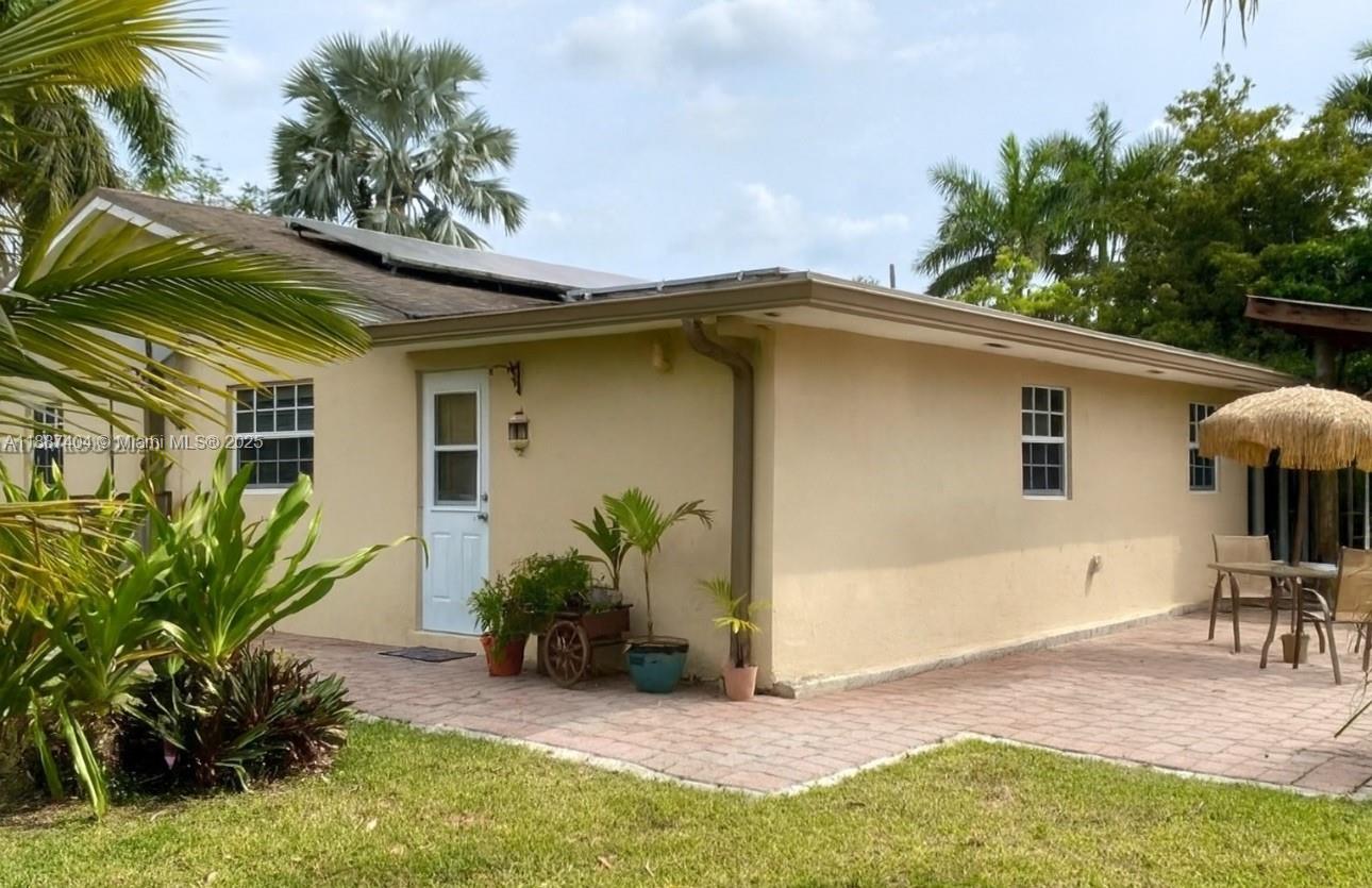 20230 Southwest 184th Street Miami, FL 33187 - Photo 17 of 42 #3 SEPERATE ENTRANCE TO BEDROOM SUITE. ENTRY FROM THE INTERIOR OF THE HOUSE & EXTERIOR.