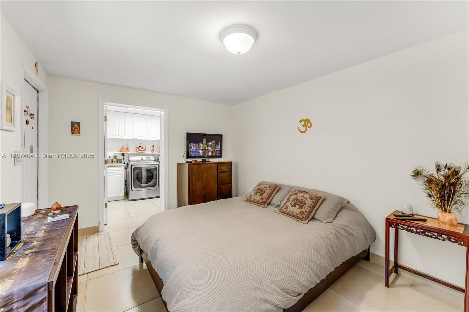 20230 Southwest 184th Street Miami, FL 33187 - Photo 18 of 42 #4 BEDROOM AKA THE IN-LAW SUITE ALSO HAS A PRIVATE ENTRY FROM EXTERIOR AND ACCESS FROM INTERIOR.