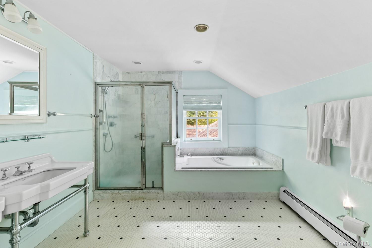 62 Cove Neck Road Cove Neck, NY 11771 - Photo 15 of 25 Primary En-Suite with Separate Tub and Shower