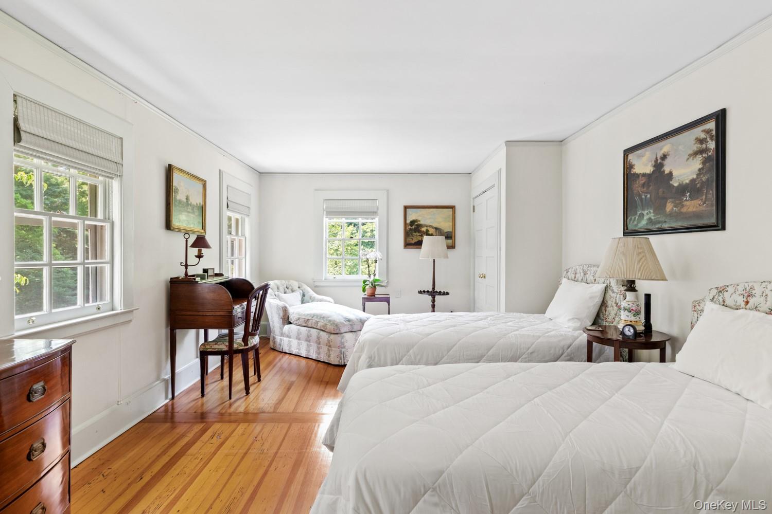62 Cove Neck Road Cove Neck, NY 11771 - Photo 19 of 25 Sunny Bedroom with En-Suite Bath