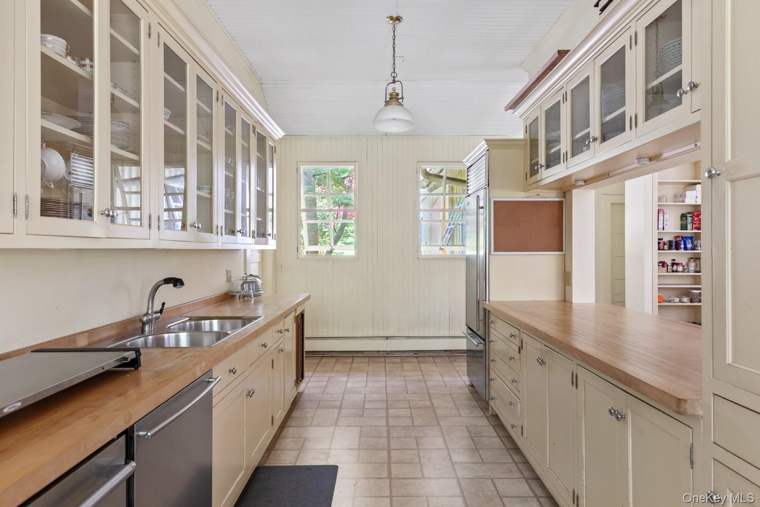 62 Cove Neck Road Cove Neck, NY 11771 - Photo 10 of 25 Full Panrty with Kitchen Passthrough and Additional Applicances