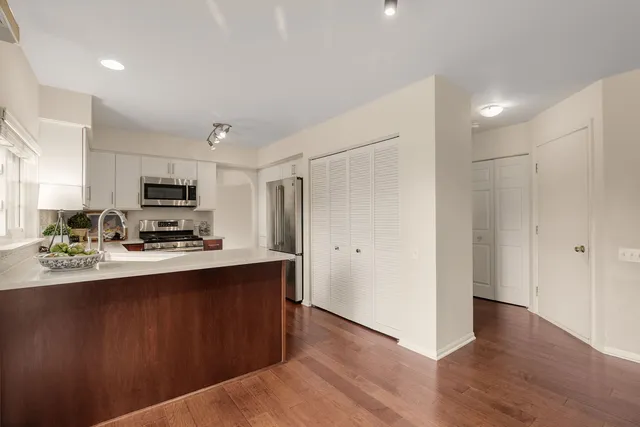 $389,900 | 344 Rock Hall Circle, Grayslake, IL 60030