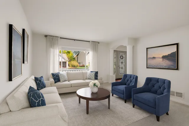 $389,900 | 344 Rock Hall Circle, Grayslake, IL 60030