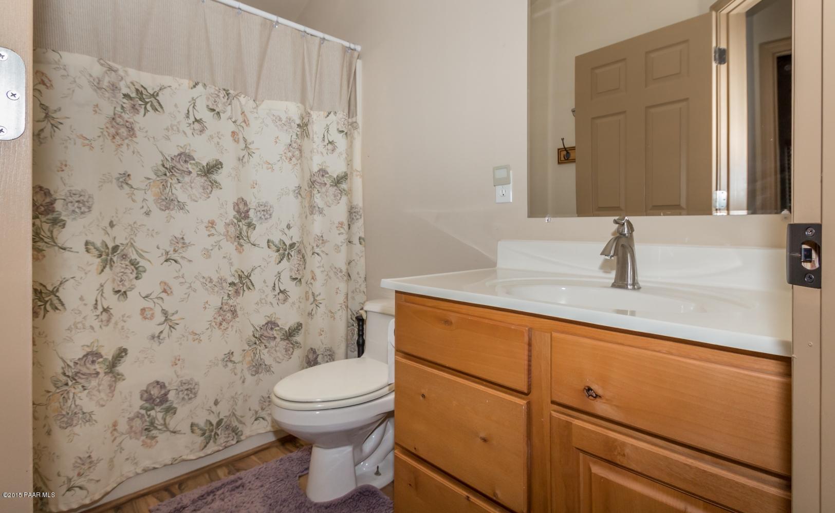 2990 Bluff Road Prescott, AZ 86303 - Photo 10 of 17 Full Bath (Upstairs)