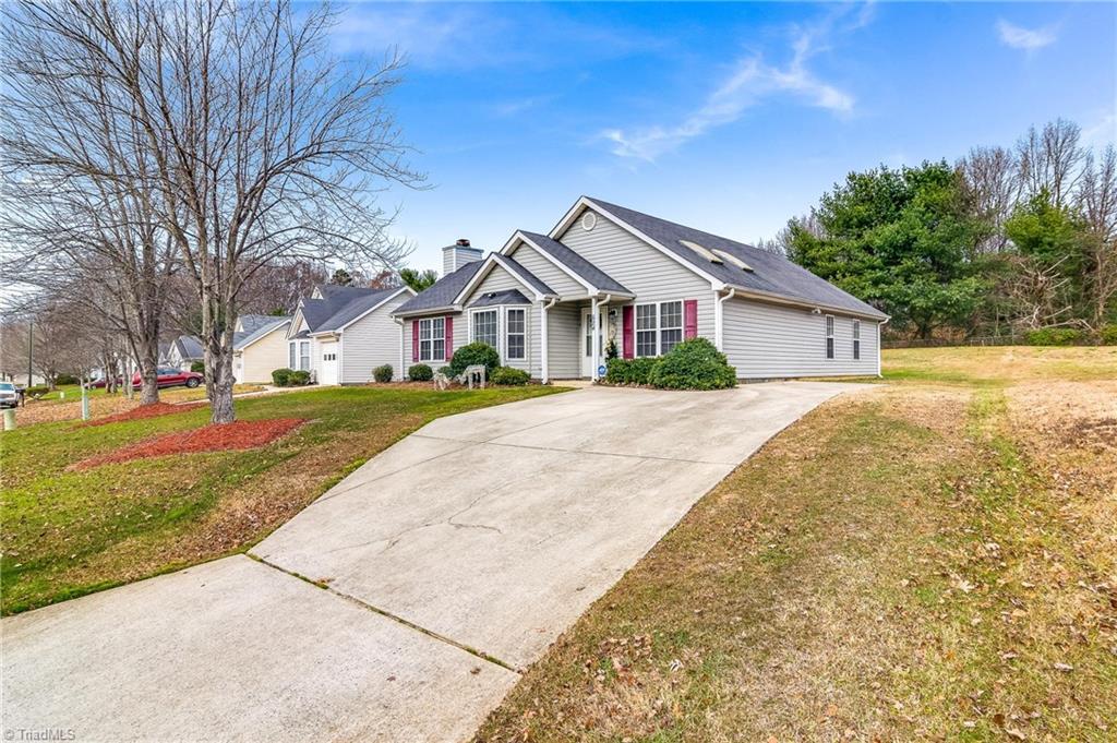 624 Fox Ridge Road Greensboro, NC 27406 - Photo 3 of 23 Gallery Image 3