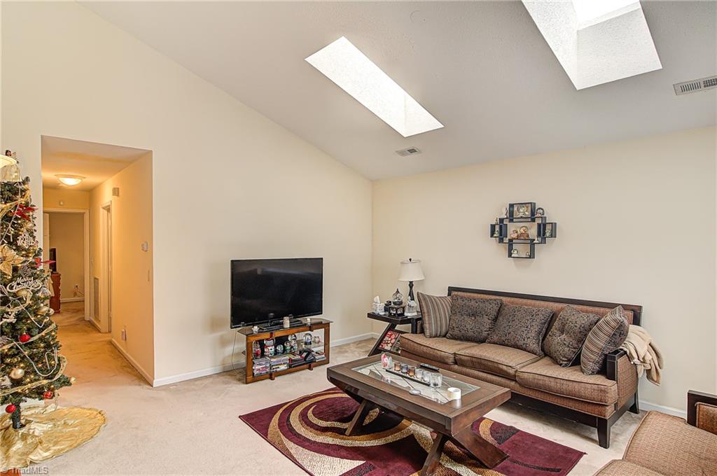 624 Fox Ridge Road Greensboro, NC 27406 - Photo 5 of 23 Gallery Image 5