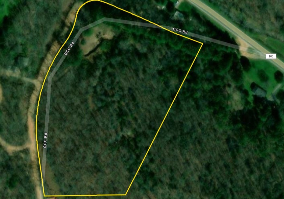 1309 CCC Road Centerville, TN 37033 - Photo 2 of 5 a backyard of a house