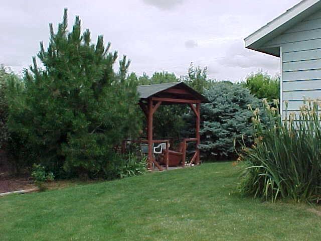 10020 Mieras Road Yakima, WA 98901 - Photo 3 of 8 a view of a sitting area with furniture and a garden