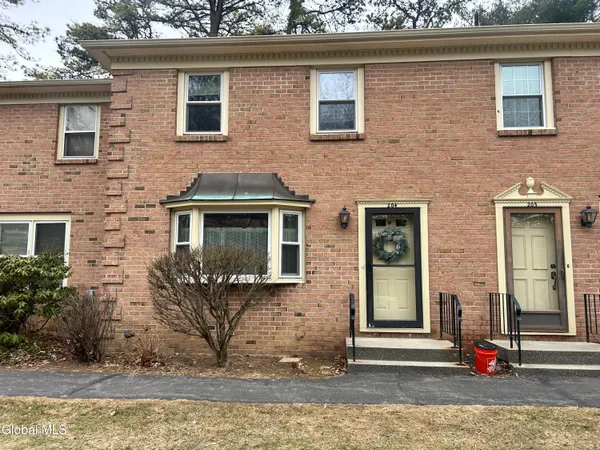 $229,900 | 204 Point Of Woods Drive, Albany, NY 12203