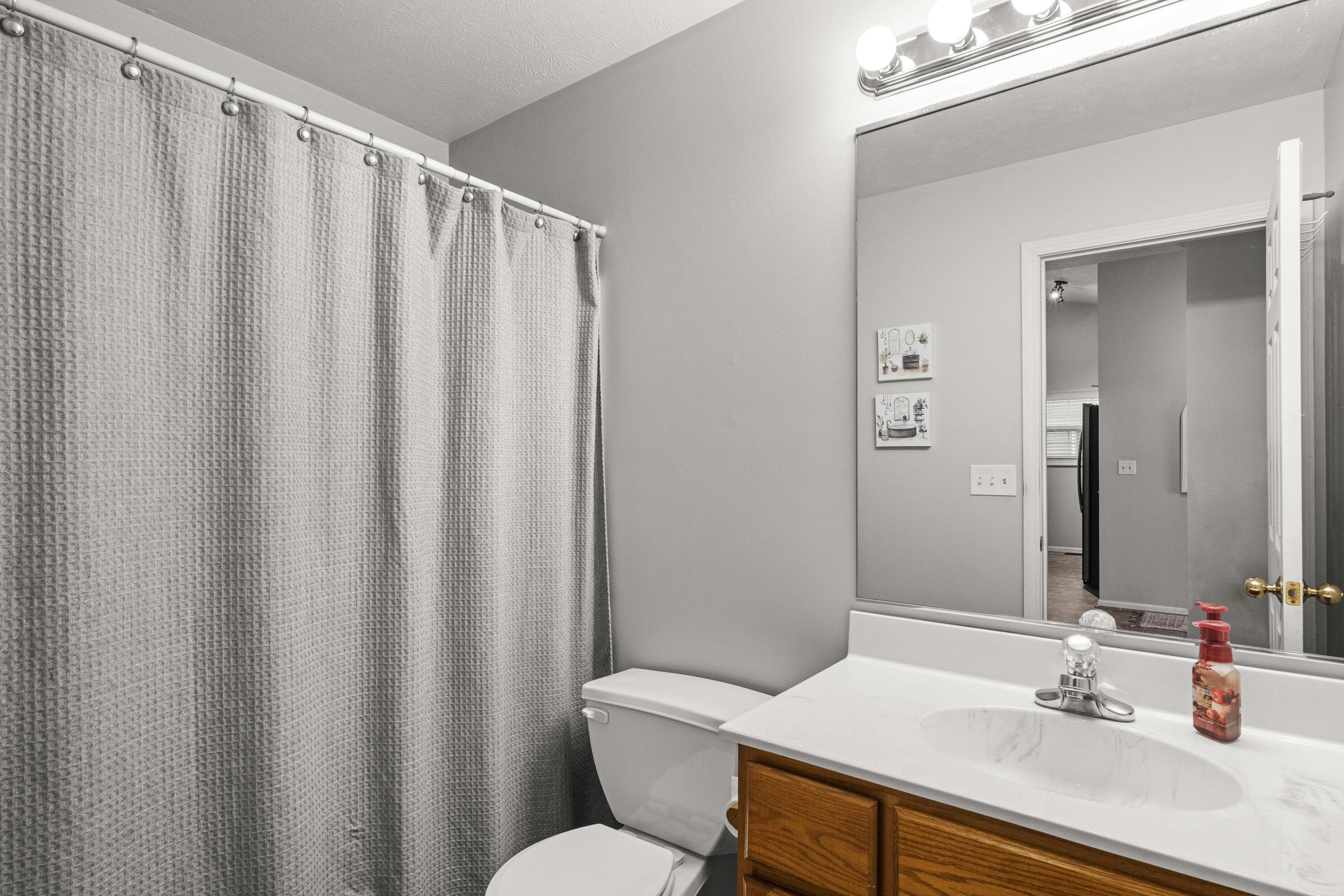 1109 Pine Creek Road Valparaiso, IN 46383 - Photo 11 of 13 3000x2001