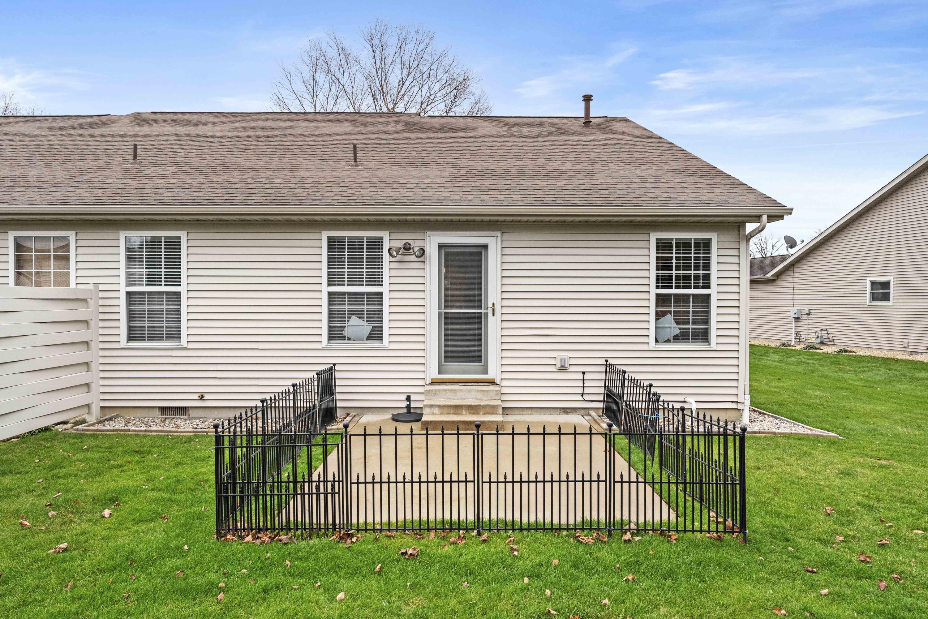 1109 Pine Creek Road Valparaiso, IN 46383 - Photo 12 of 13 3000x2001