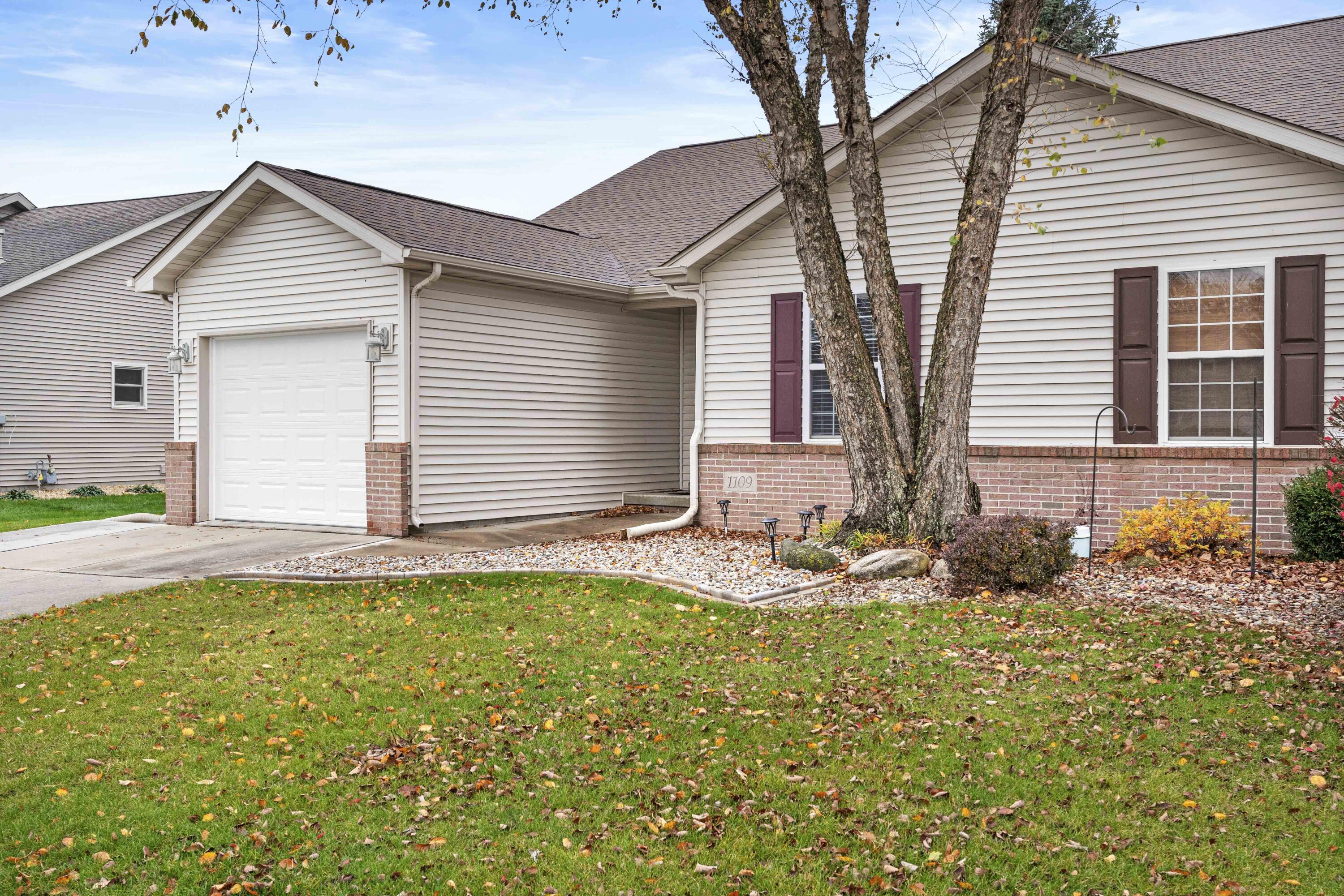 1109 Pine Creek Road Valparaiso, IN 46383 - Photo 2 of 13 3000x2001