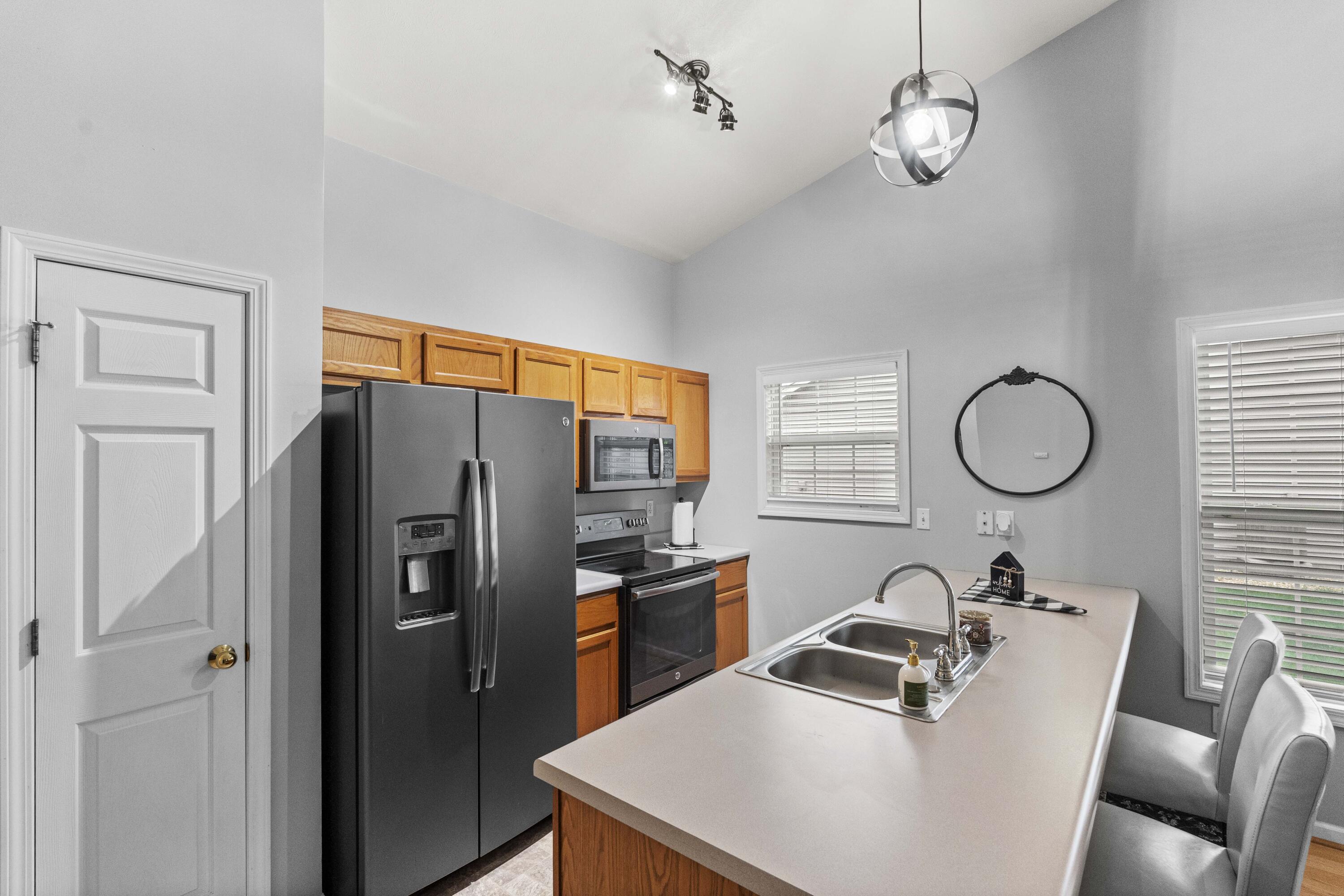 1109 Pine Creek Road Valparaiso, IN 46383 - Photo 4 of 13 3000x2001