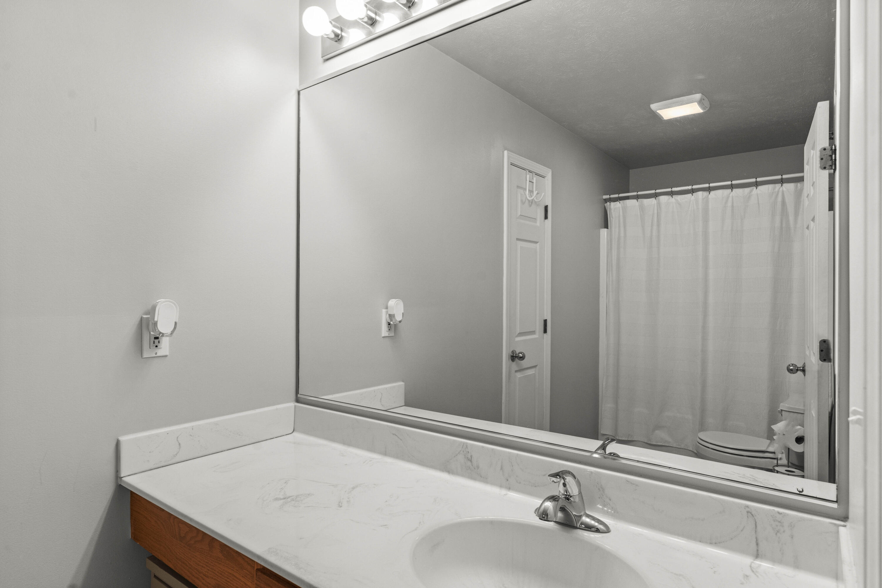 1109 Pine Creek Road Valparaiso, IN 46383 - Photo 9 of 13 3000x2001