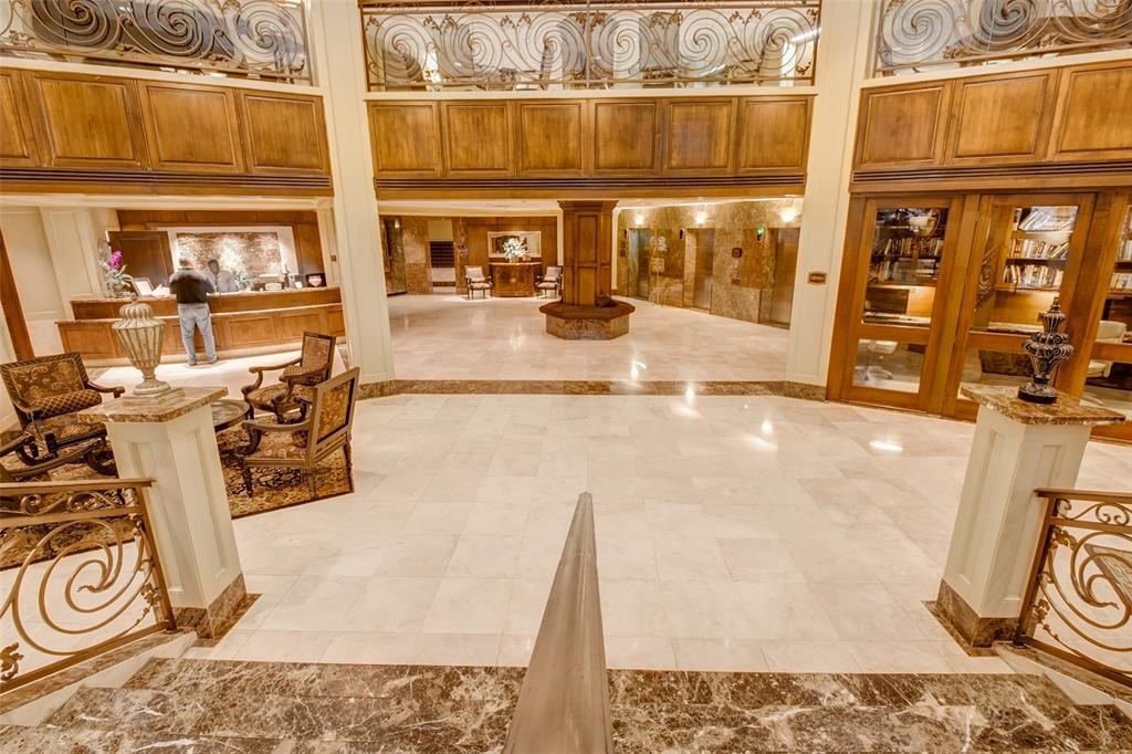 3525 Sage Road, Unit 513 Houston, TX 77056 - Photo 3 of 40 Gallery Image 3