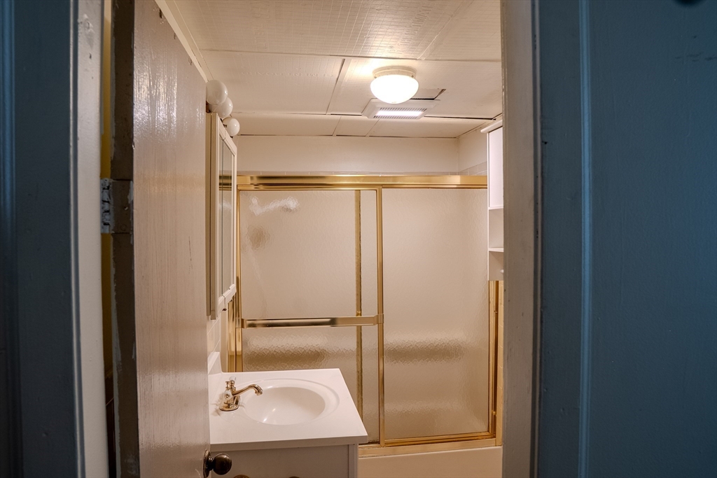 18 Hancock Street Lawrence, MA 01841 - Photo 14 of 36