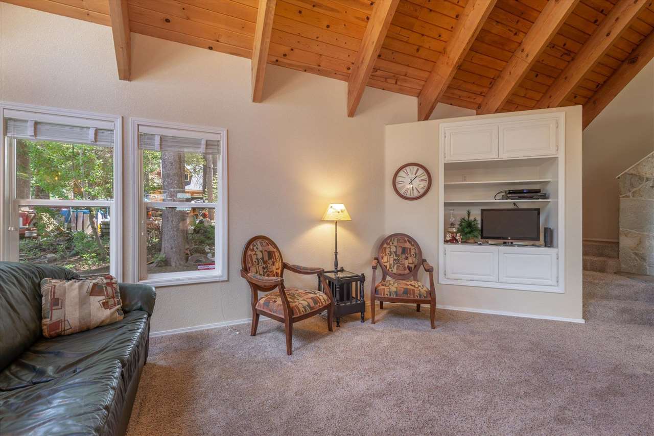 10477 Washoe Road Truckee, CA 96161 - Photo 5 of 21