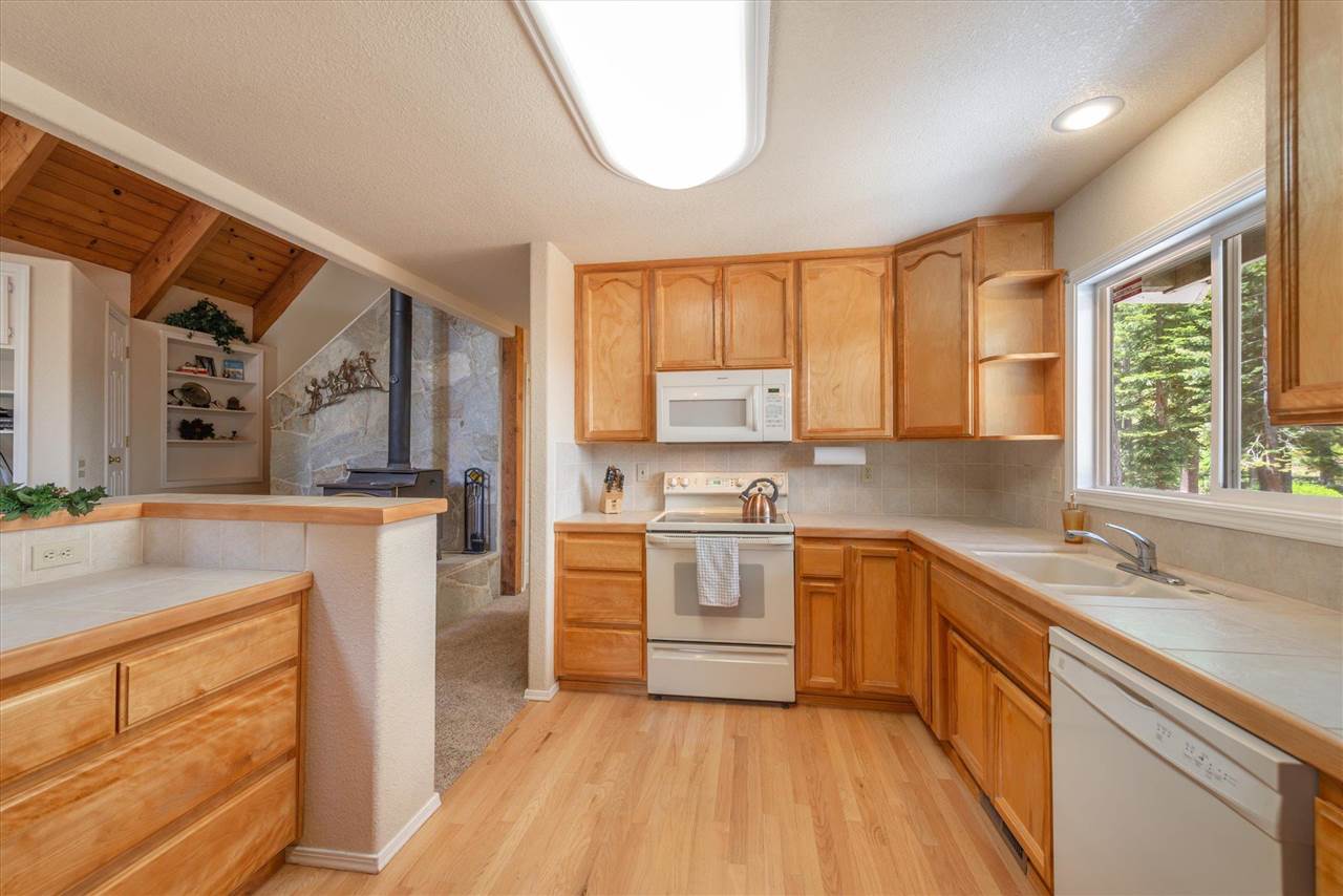 10477 Washoe Road Truckee, CA 96161 - Photo 10 of 21