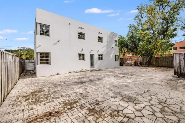 $1,850 | 572 Northeast 67th Street, Unit 3, Miami, FL 33138