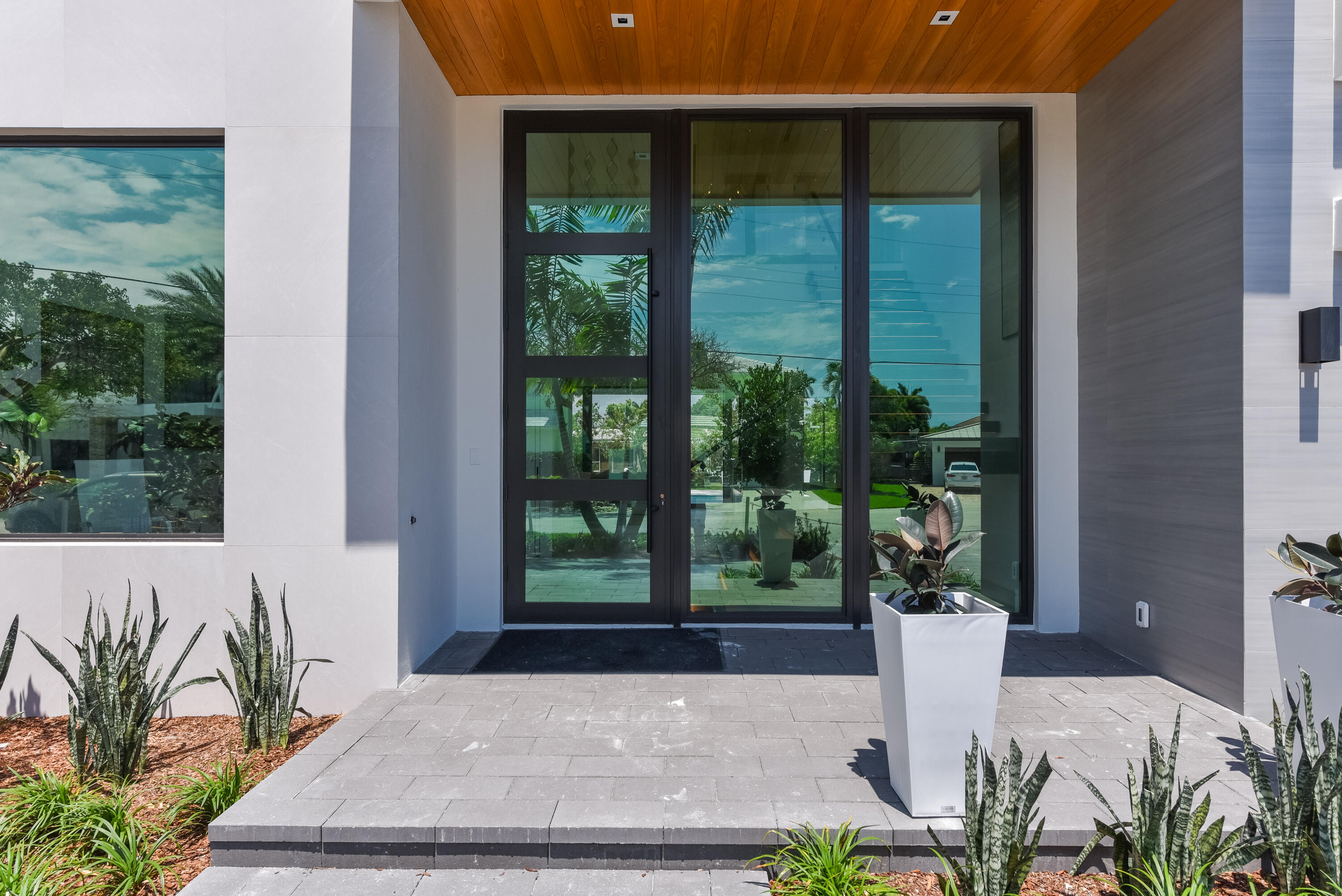 701 Lakeview Terrace Boca Raton, FL 33431 - Photo 5 of 65 701 NE Lakeview Terr_2_Ann Rutherford_14