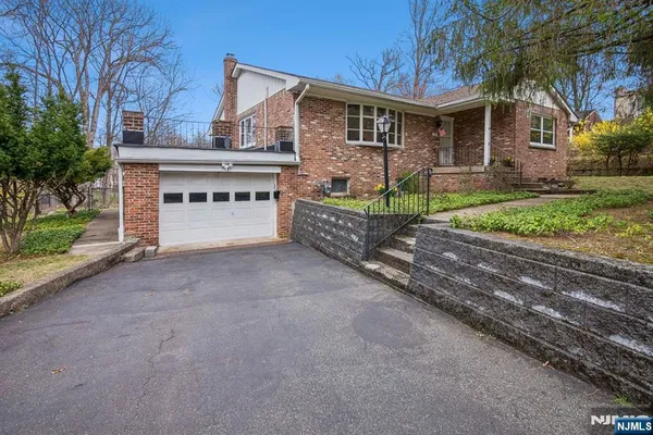 $799,000 | 54 Briarhill Road, Cedar Grove, NJ 07009