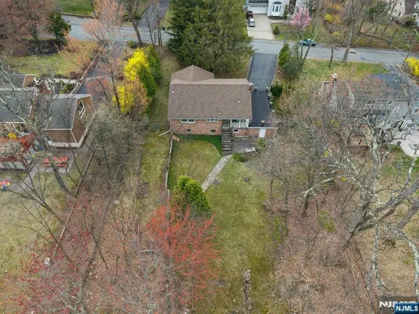 $799,000 | 54 Briarhill Road, Cedar Grove, NJ 07009