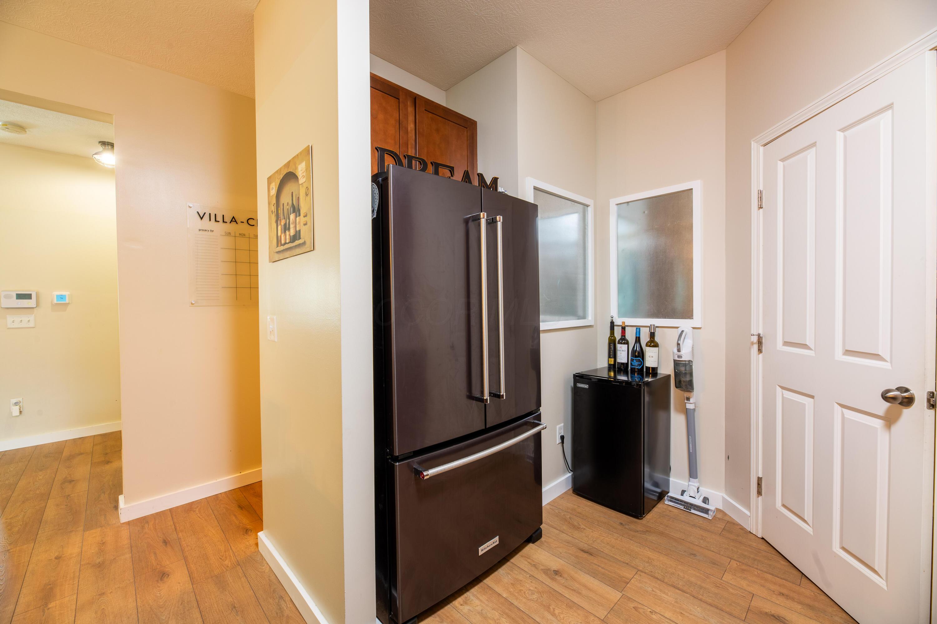 8034 Ravine Run Lane Columbus, OH 43235 - Photo 20 of 57 Beverage fridge can stay
