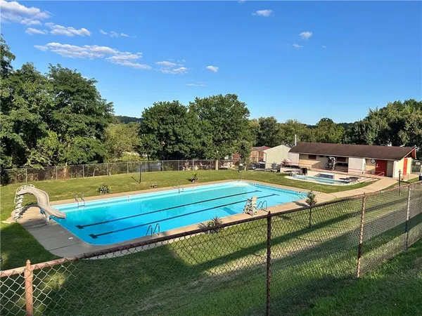 $192,500 | 605 Hickory Circle, Canonsburg, PA 15317