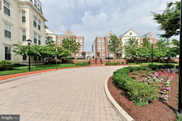 $3,400 | 910 Powhatan Street, Unit 106S, Alexandria, VA 22314
