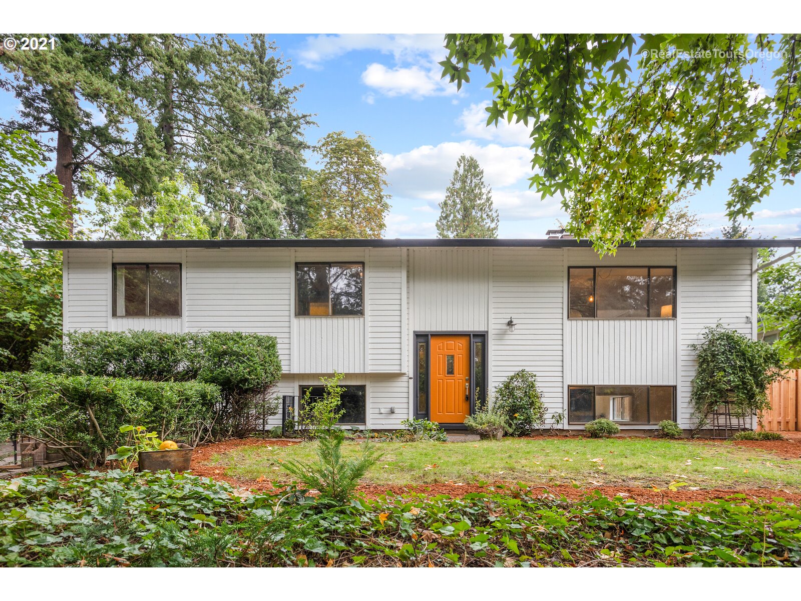 5441 Southwest Hamilton Street Portland, OR 97221 - Photo 1 of 29 Gallery Image 1