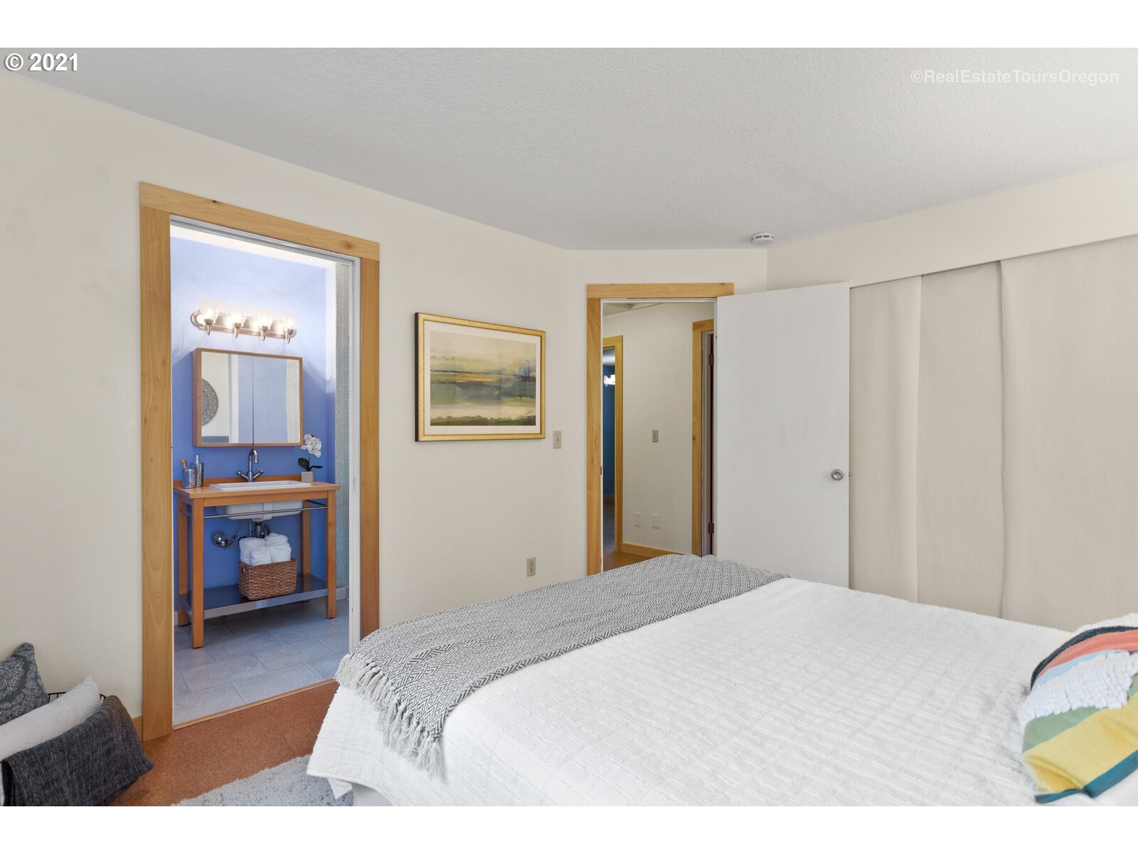 5441 Southwest Hamilton Street Portland, OR 97221 - Photo 15 of 29 Gallery Image 15