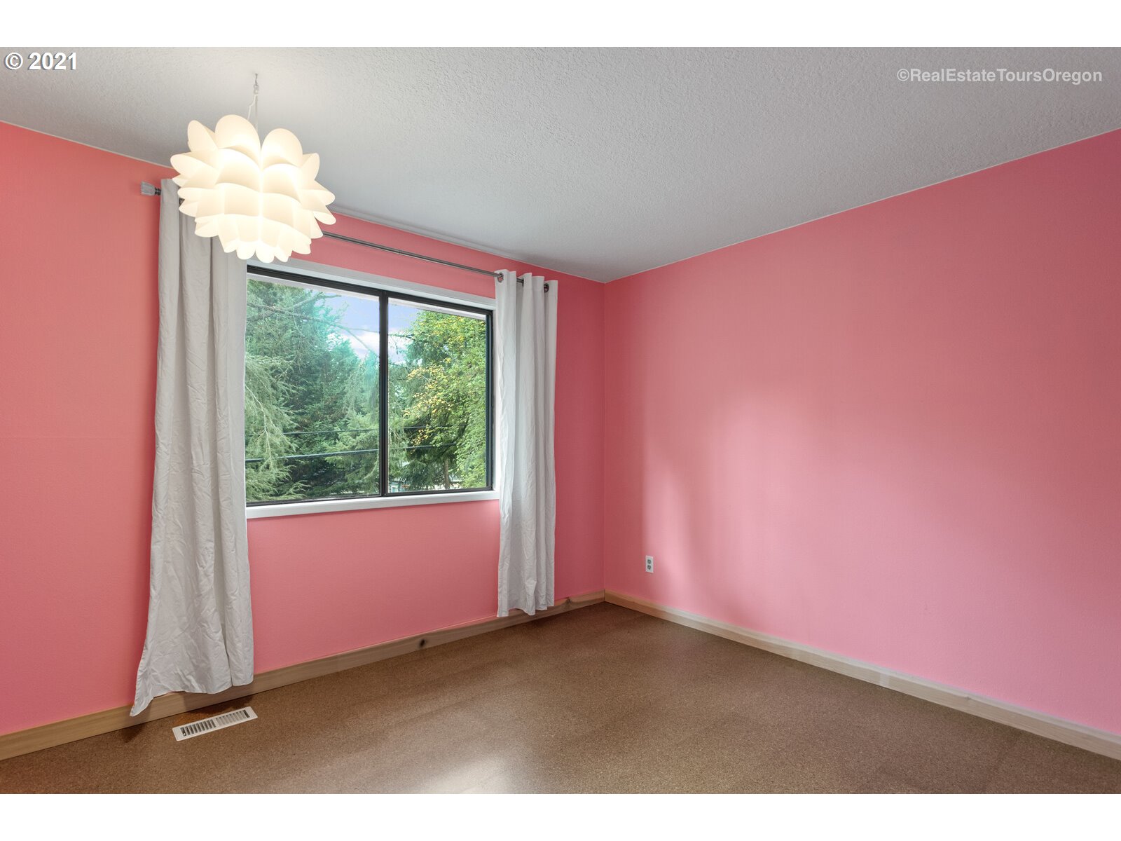 5441 Southwest Hamilton Street Portland, OR 97221 - Photo 17 of 29 Gallery Image 17