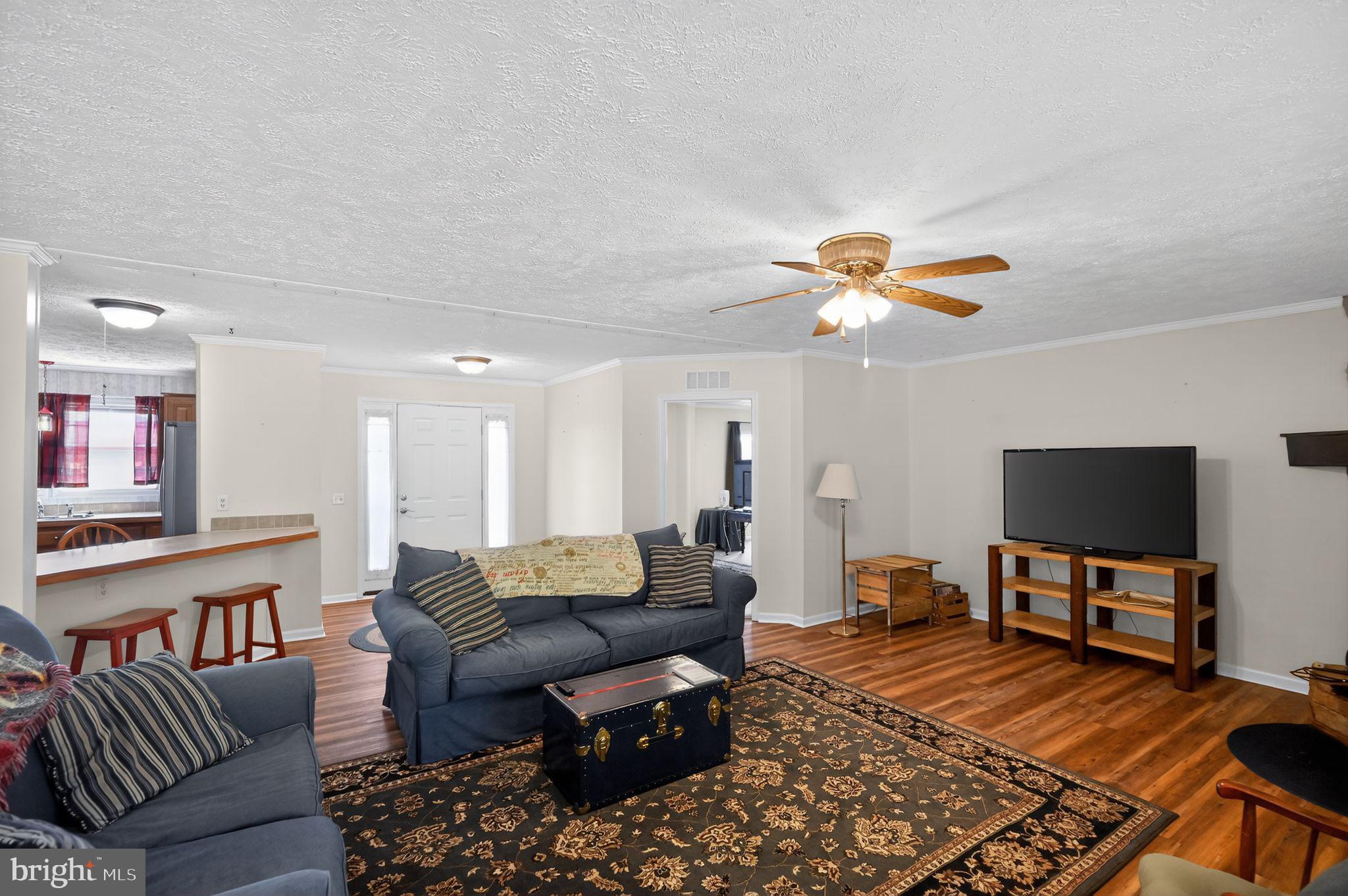 178 Lizzie Mills Road Castleton, VA 22716 - Photo 24 of 40 a living room with furniture