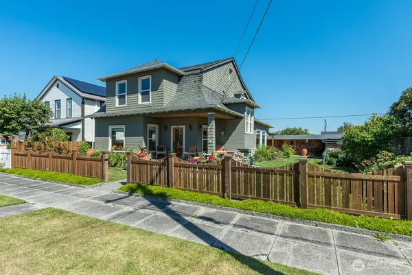 $1,200,000 | 1118 4th Street, Anacortes, WA 98221