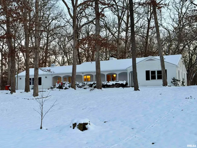 $329,900 | 3831 East State Highway, Shumway, IL 62461